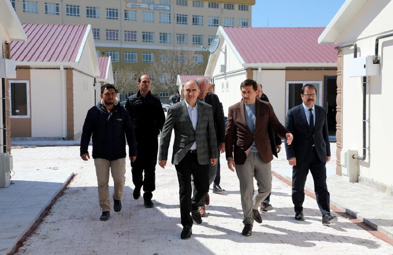 VALİ VAHDETTİN ÖZKAN VE BAŞKAN HASAN KILCA, KARATAY KONUKEVİ’NDE İNCELEMELERDE BULUNDU