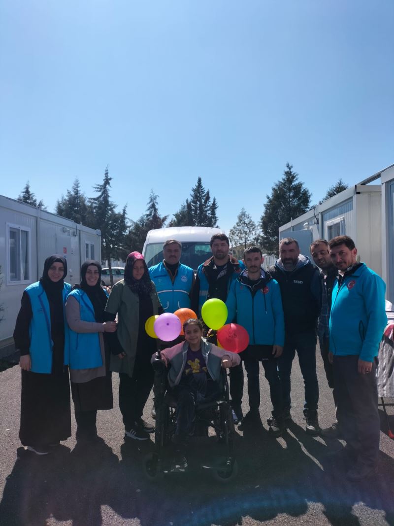 DEPREMZEDE MELİKE’NİN AKÜLÜ ARACI MURAT AMCASINDAN