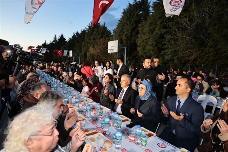 Denizlililer, Büyükşehirin mahalle iftarlarında buluşuyor