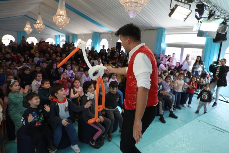 Çocuklar, Ramazan Ayı’nın güzelliklerini Eyüpsultan’da yaşıyor