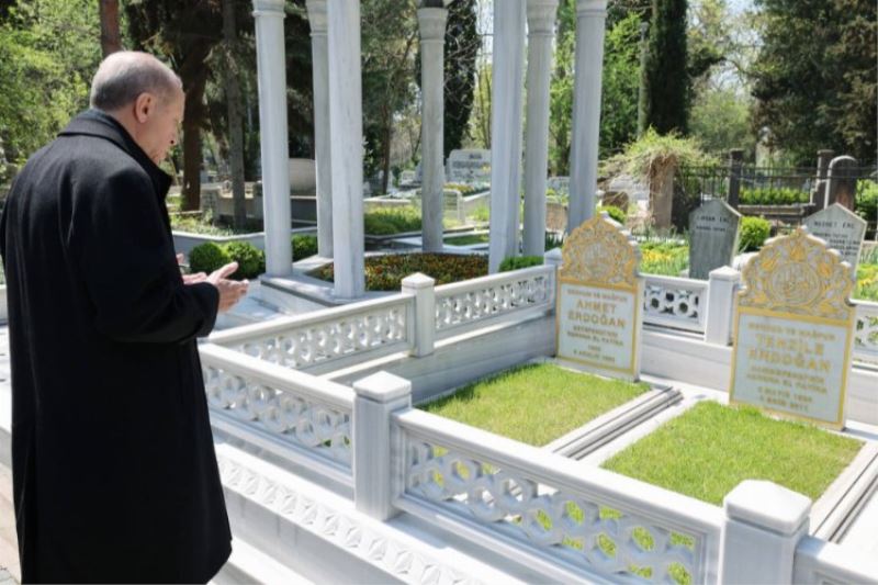 Erdoğan’dan kabir ziyareti