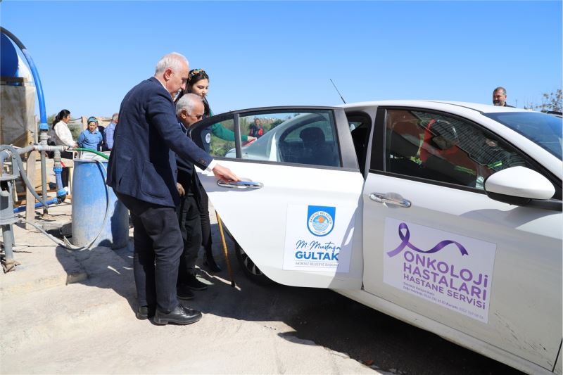 AKDENİZ BELEDİYESİ, ONKOBÜS HİZMETİ İLE KANSER HASTALARININ YANINDA