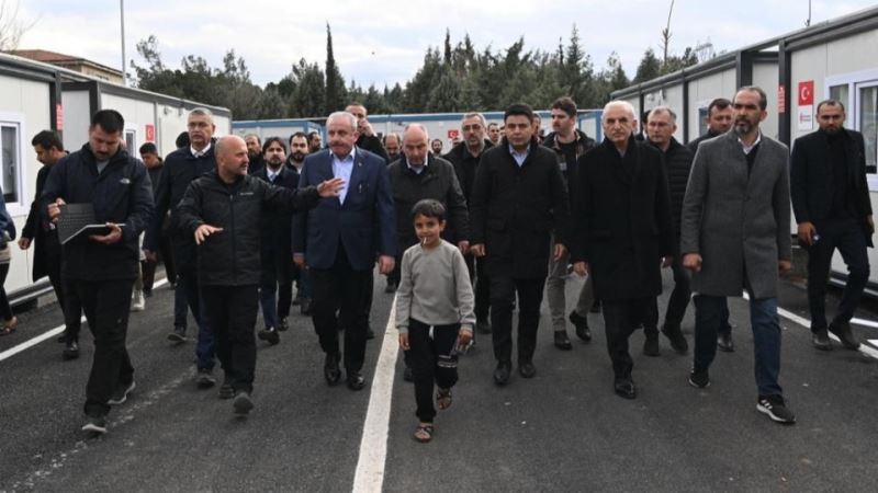 Başkan Güngör, TBMM Başkanı Şentop ile Geçici Barınma Merkezlerini Ziyaret Etti