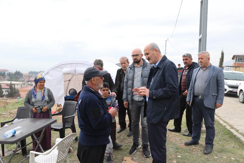 DULKADİROĞLU’NDA SOKAK ARALARINDA HAFRİYAT KALDIRMA ÇALIŞMALARI DEVAM EDİYOR