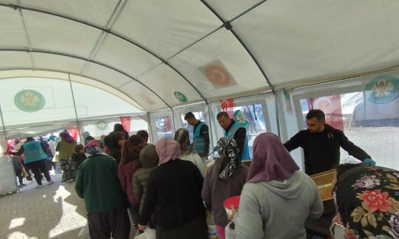 Deprem Bölgesinde Sıcak Yemek Desteği Sürüyor