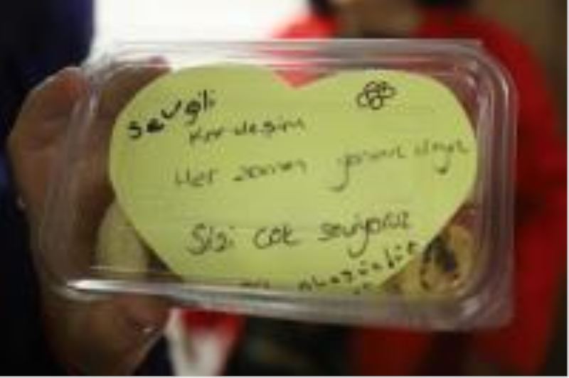 ENGELLİLER, DEPREMZEDE KARDEŞLERİ İÇİN KURABİYE YAPTI