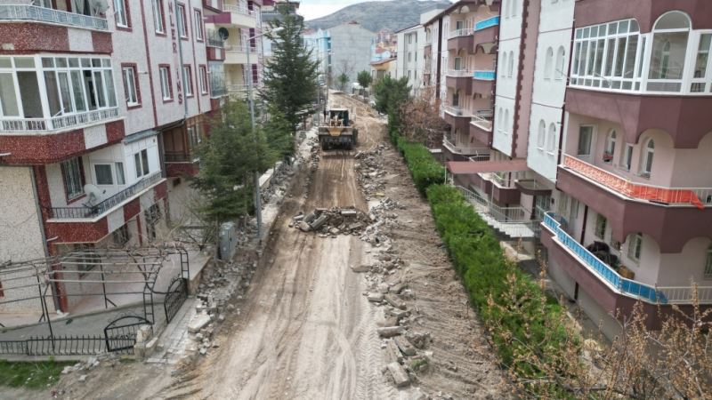 Yol Yenileme Çalışmaları Tüm Hızıyla Sürüyor