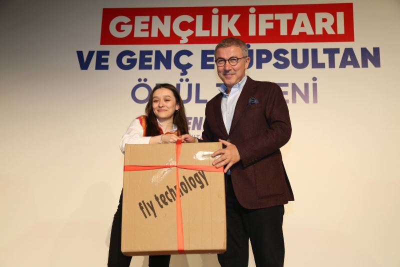 Gençlik İftarı’nda buluşan Genç Eyüpsultanlılar ödüllerini aldı