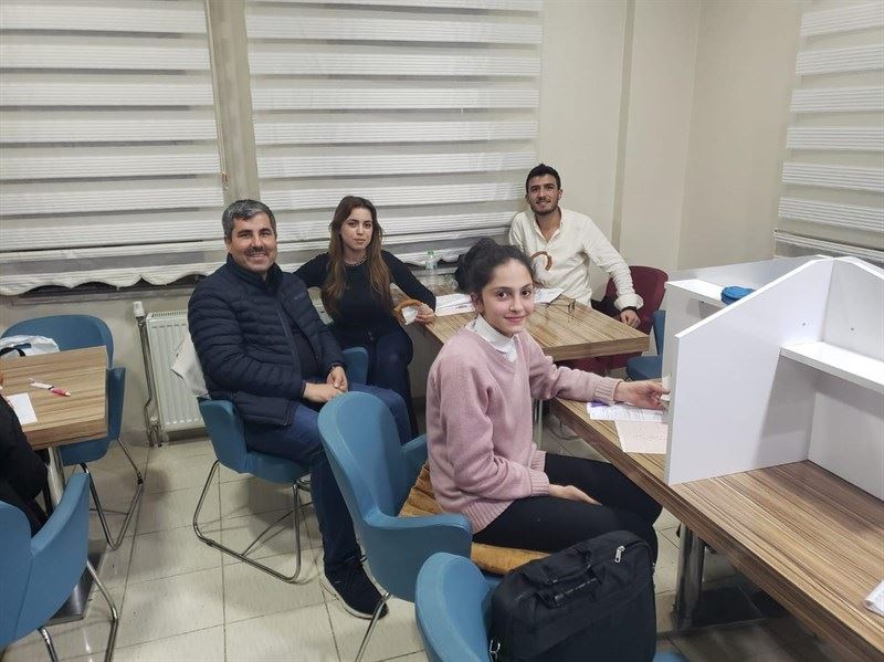 BAŞKAN ASYA, BİLGİ EVLERİNDE TUS VE YKS SINAVLARINA HAZIRLANAN GENÇLERİ ZİYARET ETTİ.