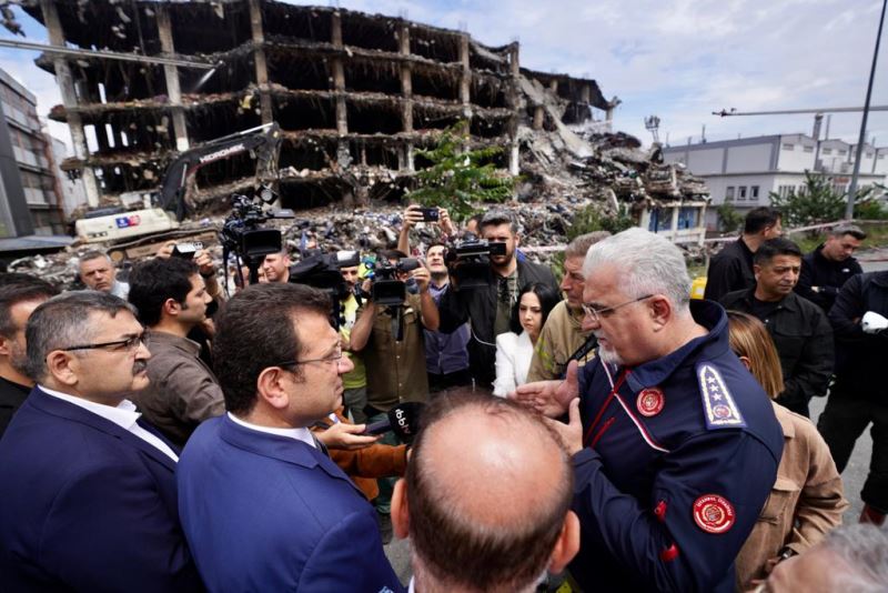 YANGIN BÖLGESİNDE İNCELEMELERDE BULUNDU