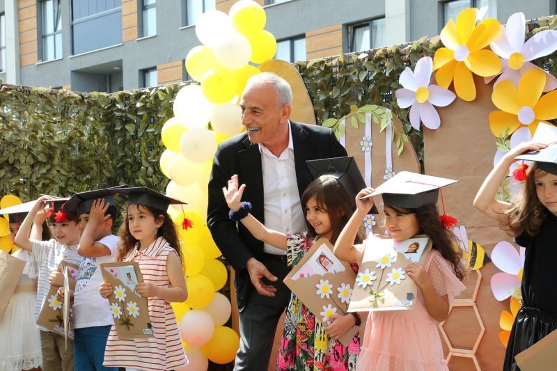 KÜÇÜKÇEKMECELİ ÖĞRENCİLERE KARNE ŞENLİĞİ