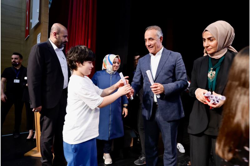 Bilim Merkezi Öğrencileri Yılsonu Etkinliğinde Yeteneklerini Sergiledi