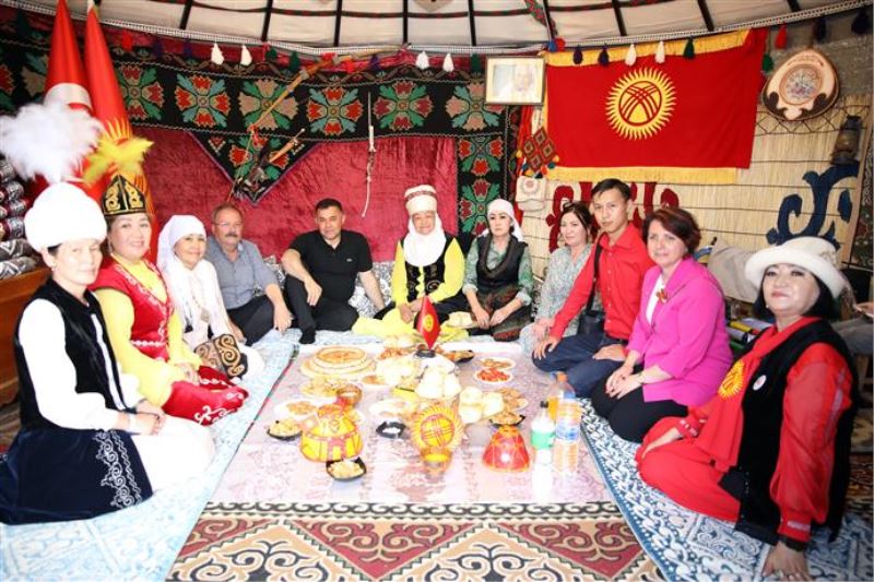 BAŞKAN YÜCEL FESTİVAL ALANINDA VATANDAŞLARLA BİR ARAYA GELDİ