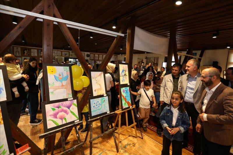 Küçük Ressamların Eserleri Görücüye Çıktı