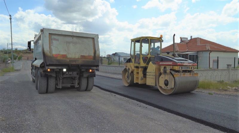 GESİ MAHALLESİNDE 6 SOKAK ASFALTLANIYOR