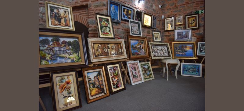 YILDIRIM’DA KADIN TEMALI KAĞIT RÖLYEF SERGİSİ