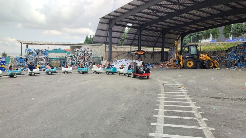 SIFIR ATIK TRENİ İLE ÇOCUKLAR MELİKGAZİ’DE HEM EĞLENİYOR HEM ÖĞRENİYOR