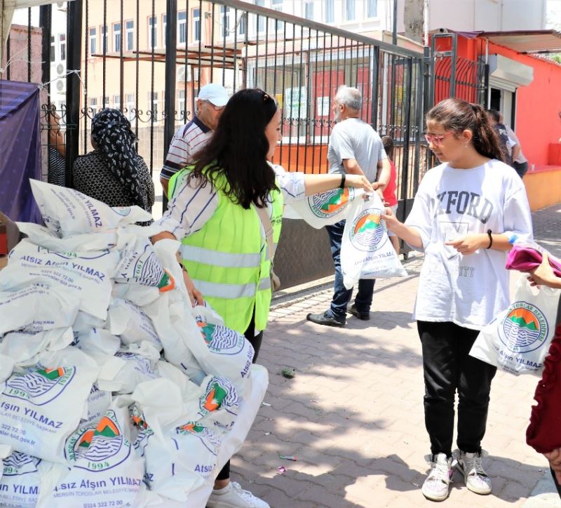 TOROSLAR BELEDİYESİ LGS SINAVINDA ÖĞRENCİLERİ YALNIZ BIRAKMADI