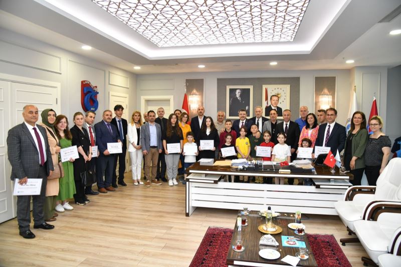 Genç, çevreci okulları ödüllendirdi