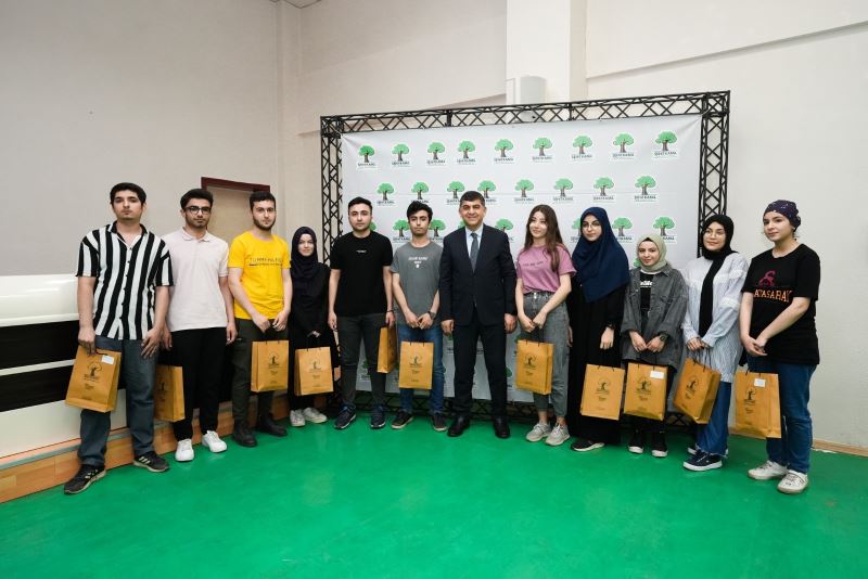 BAŞKAN FADILOĞLU, DERECEYE GİREN ÖĞRENCİLERİ ÖDÜLLENDİRDİ