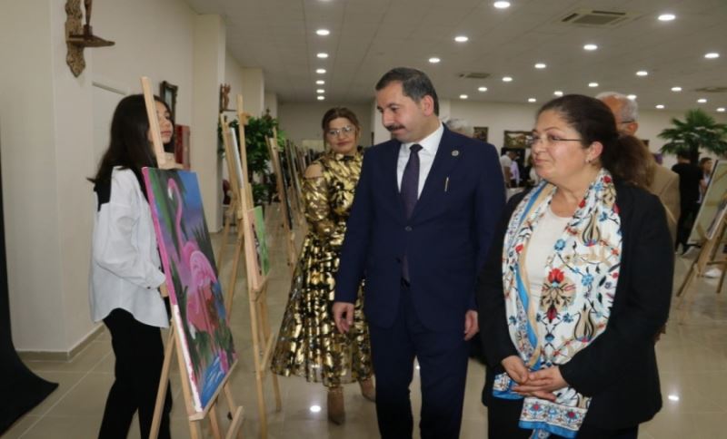 BAŞKAN BAYDİLLİ SERGİ AÇILIŞINA KATILDI