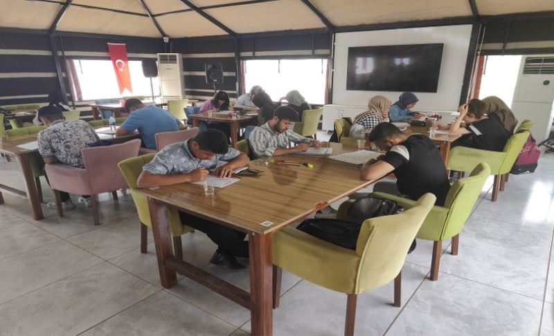 Üniversiteye Hazırlanan Gençlere Desteğe Devam