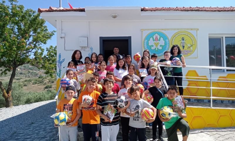 Akhisarlı Öğrenciler Arıların Dünyasını Keşfetti