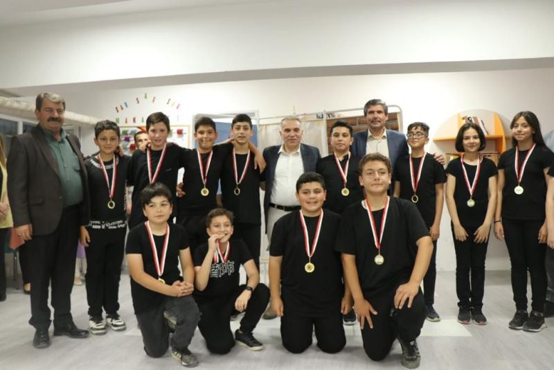 Ögrencilerimizle Bilim ve İnsan Konulu tiyatroyu izledik