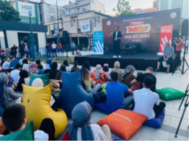 ÜMRANİYE BELEDİYESİ YKS ÖĞRENCİLERİNE TERCİHFEST DÜZENLEDİ