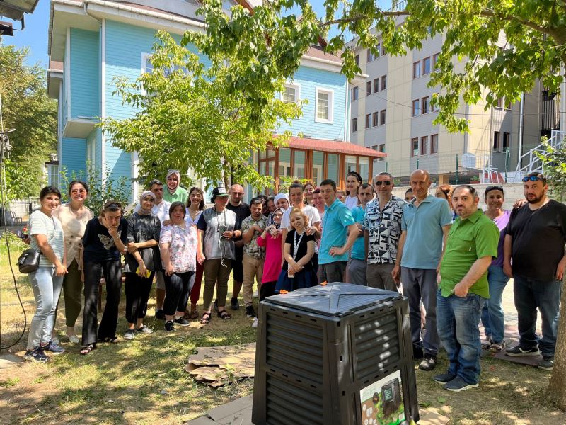 Özel öğrencilerimizle kompost kurulumu yaptık