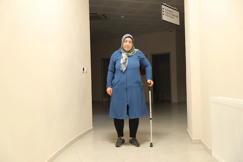 55 Yaşındaki Kadın, Sporla Bastonunu Attı