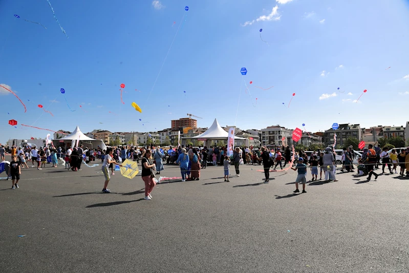 KÜÇÜKÇEKMECE’DE 10 BİN UÇURTMA GÖKYÜZÜYLE BULUŞTU