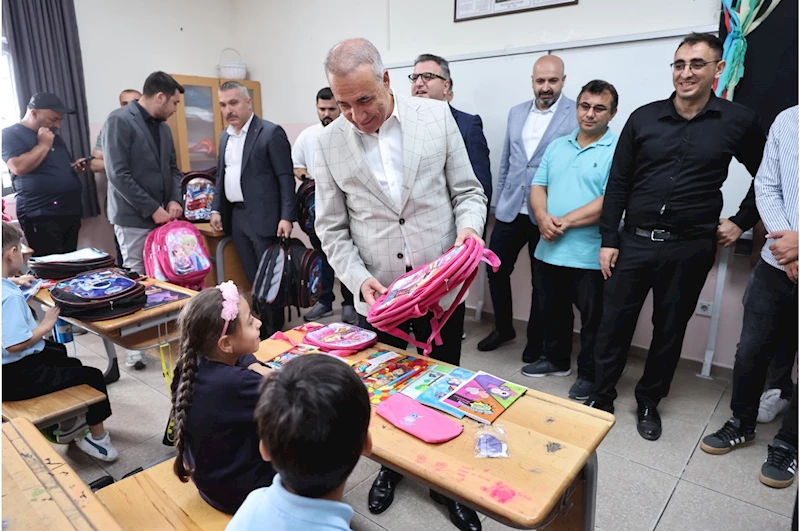 12 Bin Öğrenciye Çanta ve Kırtasiye Seti Hediyesi