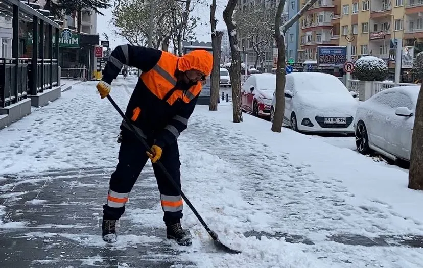 Niğde Belediyesi Karla Mücadelede Başarılı
