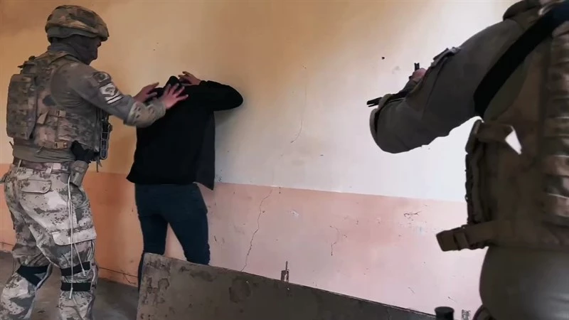 Komandolar Meskun Mahal Tatbikatı Yaptı