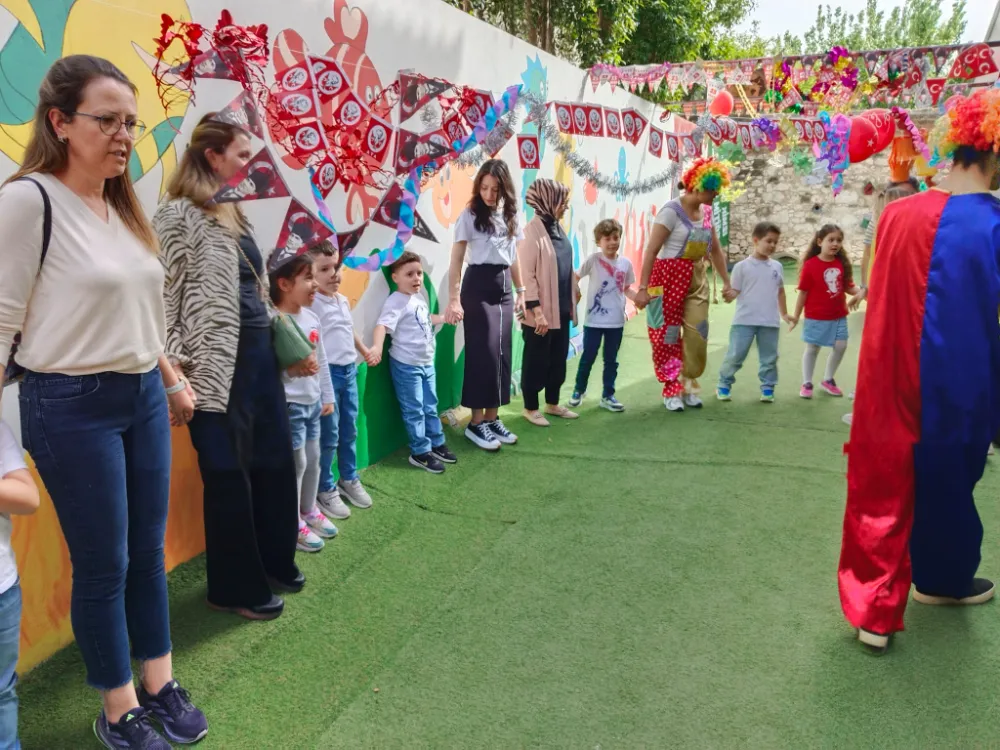 İzmirli Çocukların 23 Nisan Kutlaması