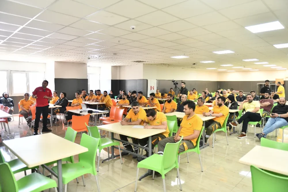 ÖZER, DEPREME KARŞI BİLİNÇLENDİRMEK İÇİN KIRMIZI ALARM VERDİ…