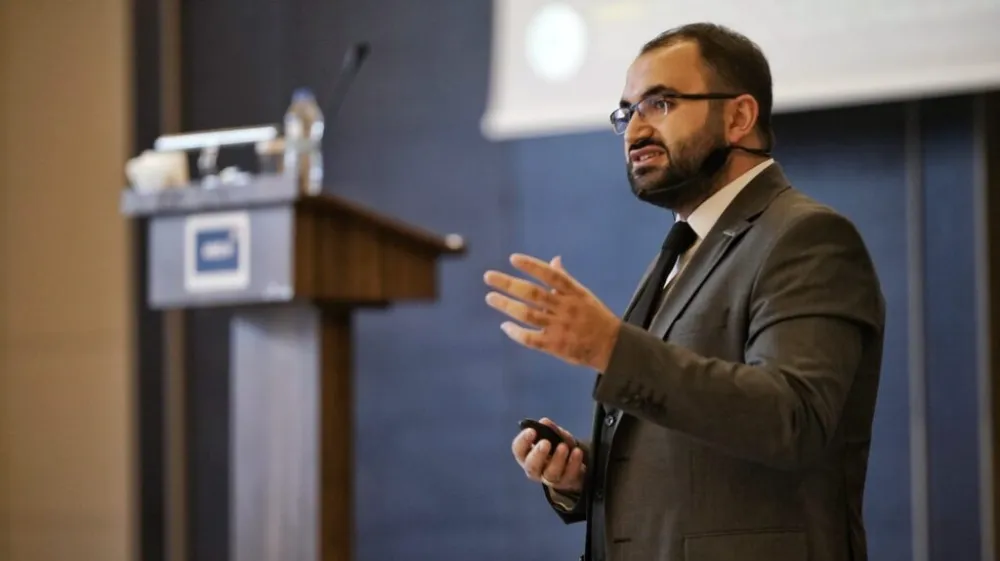 Fatih Furkan Akkaya: Başarılı Bir İşadamı ve Siyasetçinin Hayatı ve Biyografisi