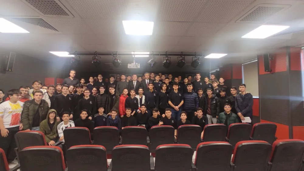 Prof. Dr. İsmail Öçsoy, Liselilere Nanoteknolojiyi Anlatarak Bilim Aşılıyor