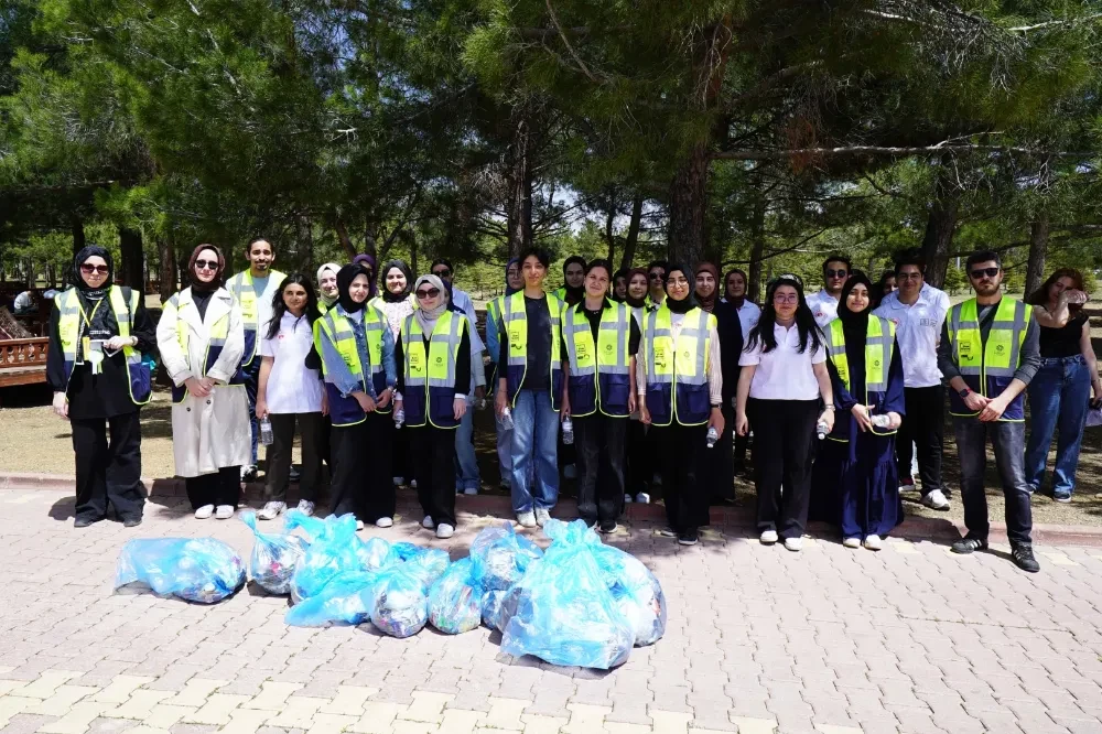 Dünya Gününe Özel Çevre Ve Dijital Temizlik Etkinlik