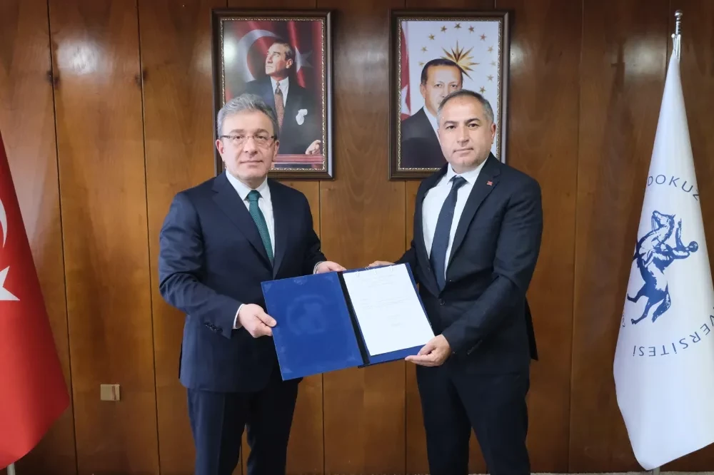 Dokuz Eylül Üniversitesi İle Tez-Koop-İş Arasında Toplu Sözleşme Sevinci