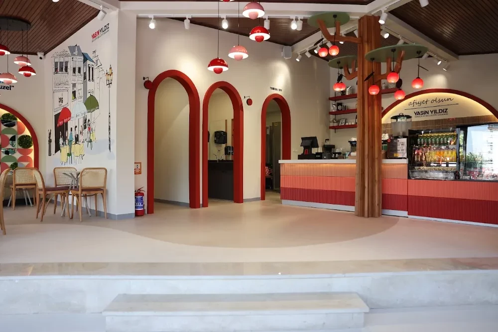 Kiraz Temalı Mimarisiyle Dikkat Çekiyor 