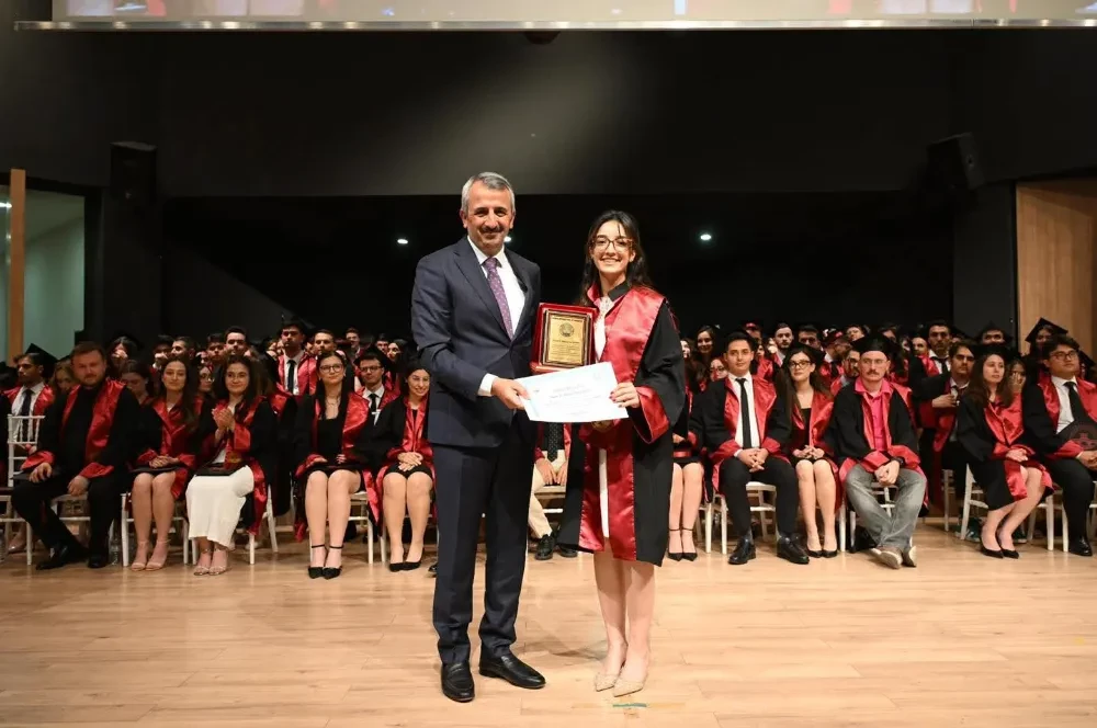 Hekimliğe İlk Adım, Valinin Elinden