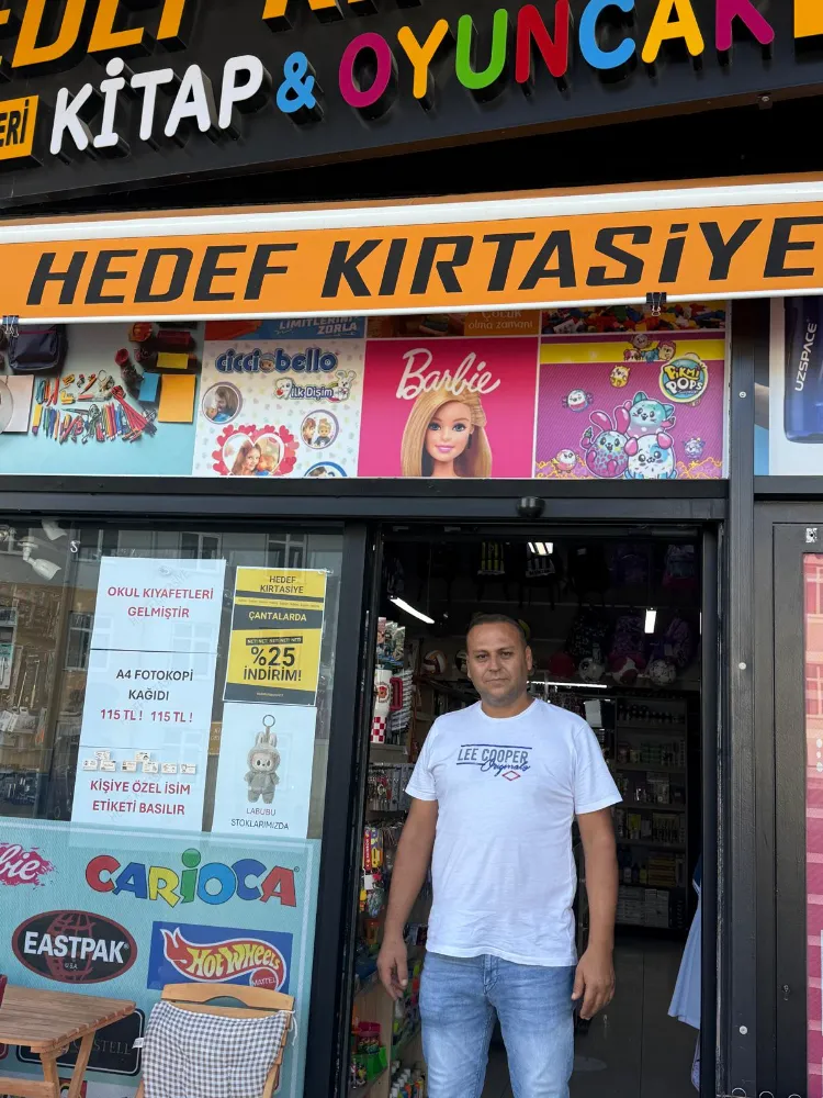 Çocukların Sevgilisi Kenan Abi, Hedef Kırtasiye’yi Açtı