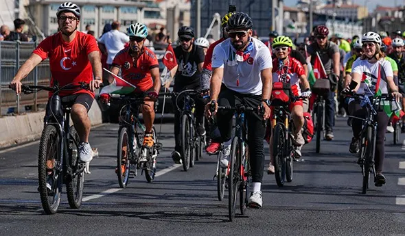 İstanbul’da Bisikletliler Gazze İçin Pedal Çevirdi