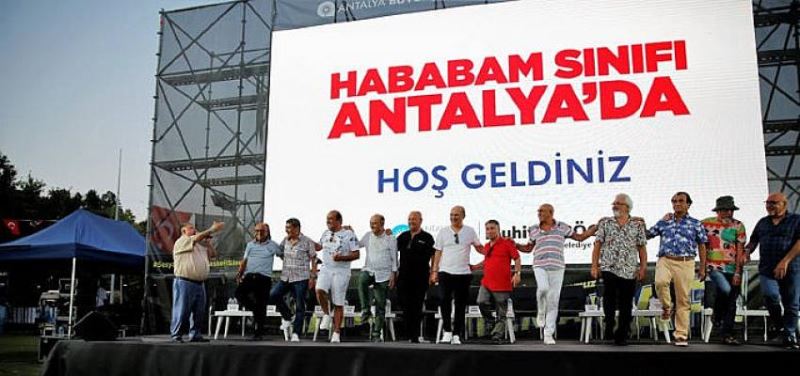 Hababam Sinifi oyunculari Antalyalilarla bulustu