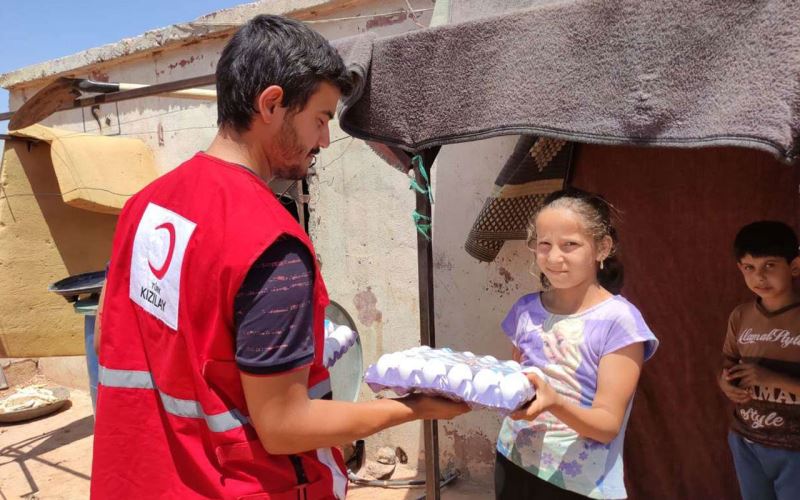 Türk Kizilayi’ndan yetimlere protein destegi