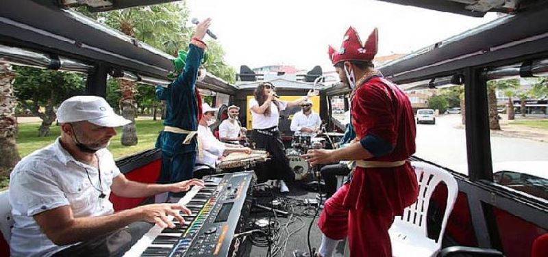 Mobil Ramazan Konserlerine balkonlardan alkislar yagdi