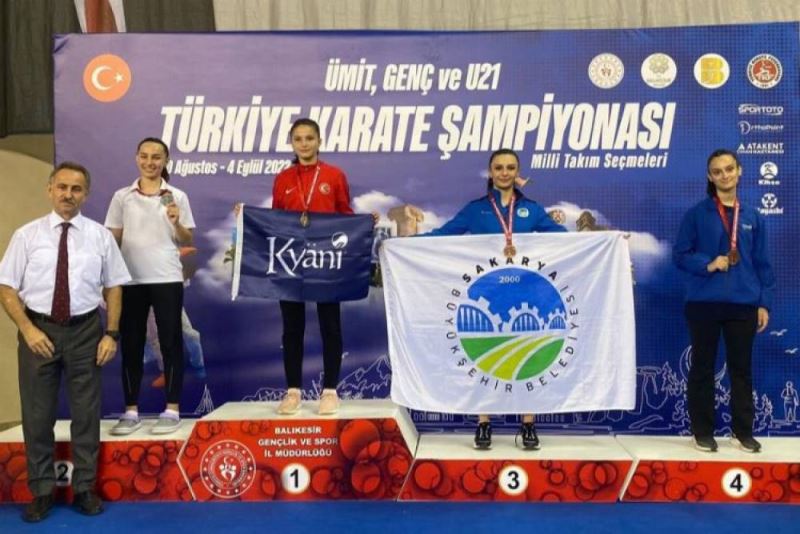 Sakaryali karateciler gururlandirdi