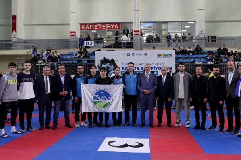 Karate sampiyonasina Sakaryali sporcular damga vurdu